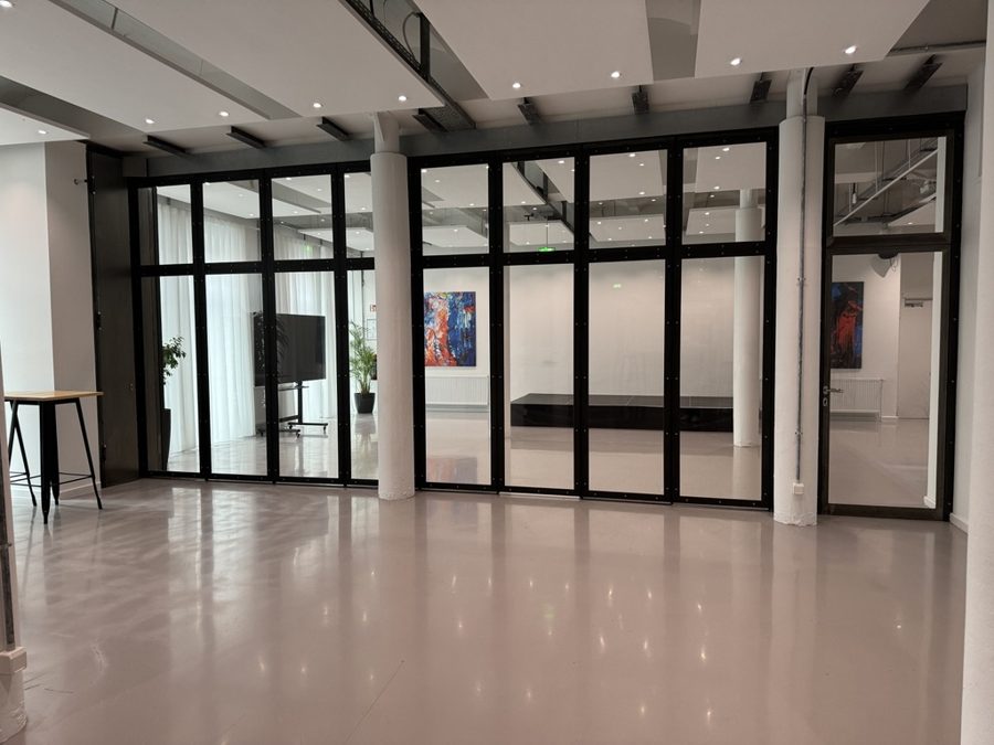 Glasfront Trennwand