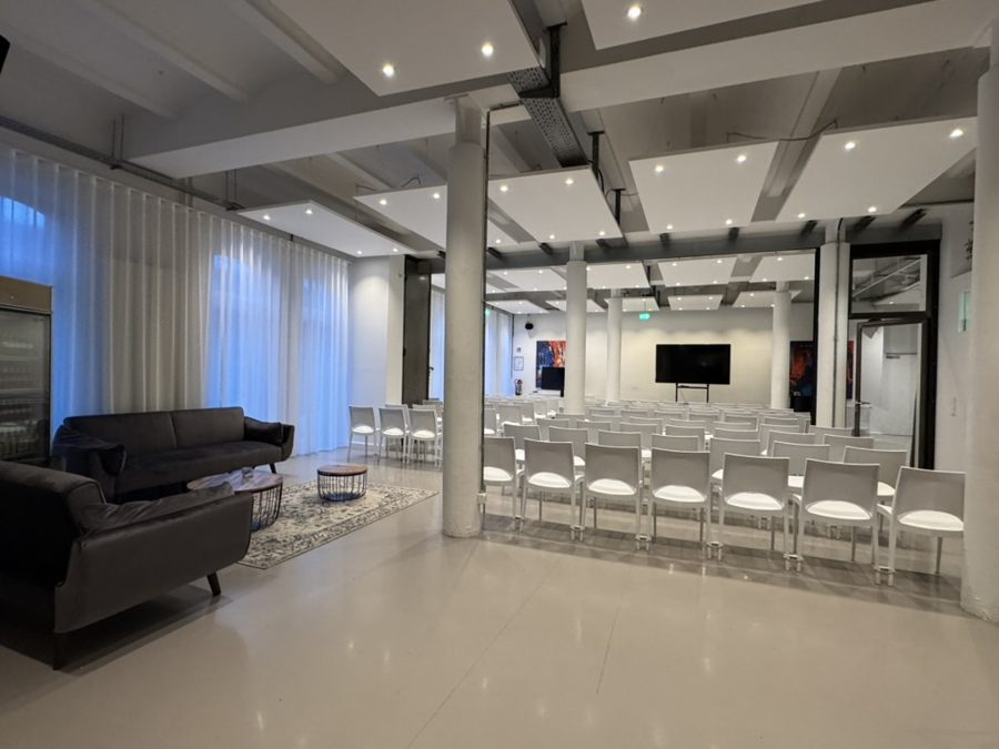 Lounge mit Reihenbestuhlung