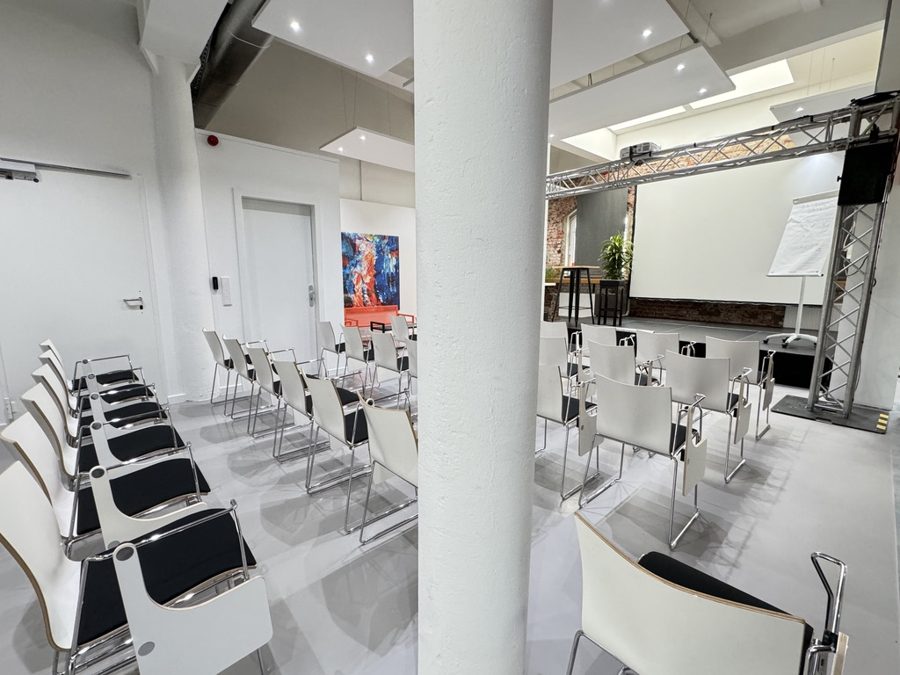 Reihenbestuhlung Leinwand